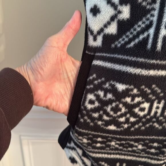 CHAPS Alpine Zippered Vest - Picture 3 of 8